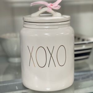 Rae Dunn XOXO canister